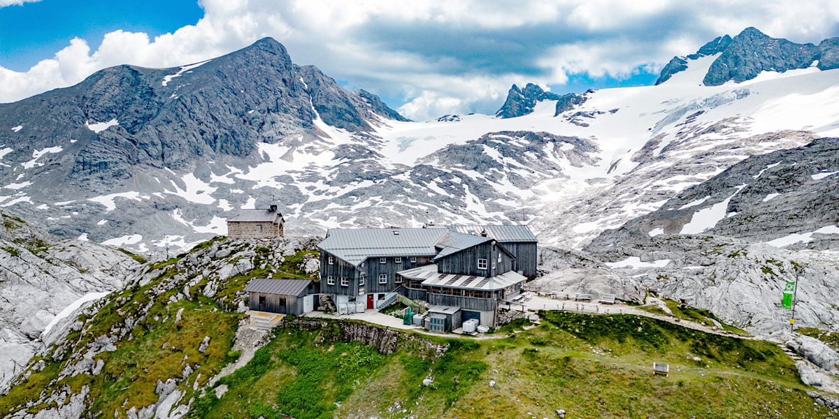 Simonyhütte mit dem Hallstätter Gletscher am Dachstein 