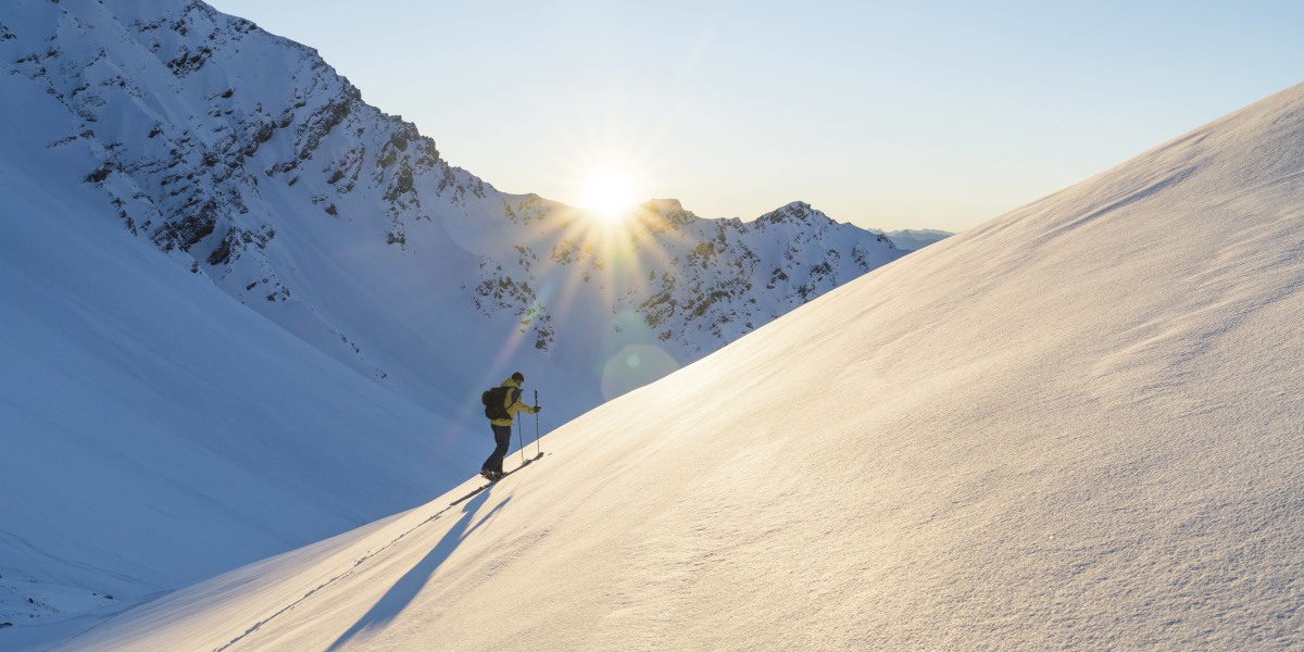 Die richtige Steigtechnik hilft auf Skitour viel Kraft zu sparen.