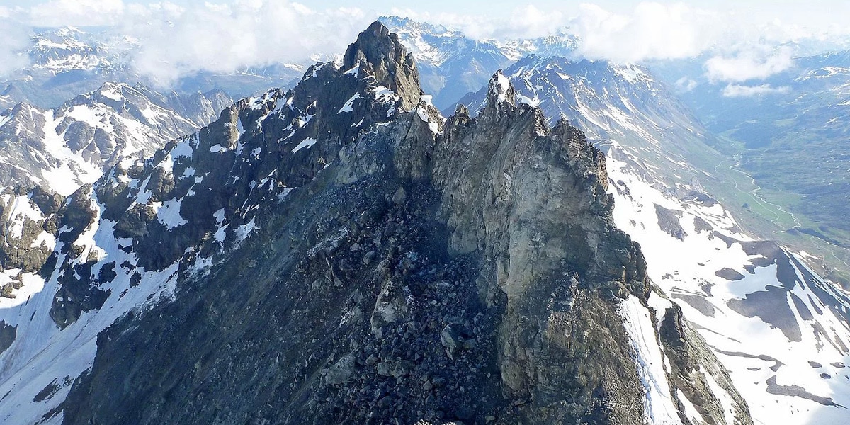 Das "Fluchthorn" im Silvrettagebiet nach dem gestrigen Abbruch und folgenden Felssturz