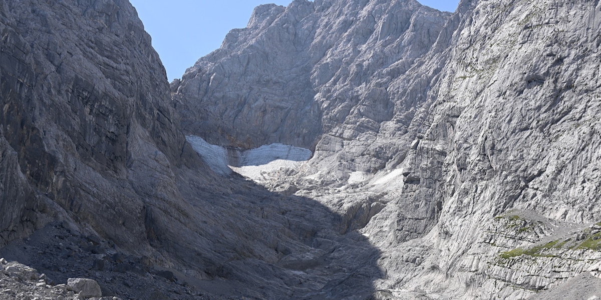 Forscher hatten dem Blaueisgletscher noch bis 2030 geben – doch so lange wird der Gletscher am Hochkalter wohl nicht mehr durchhalten. (Aufnahmedatum: 13. August 2025)