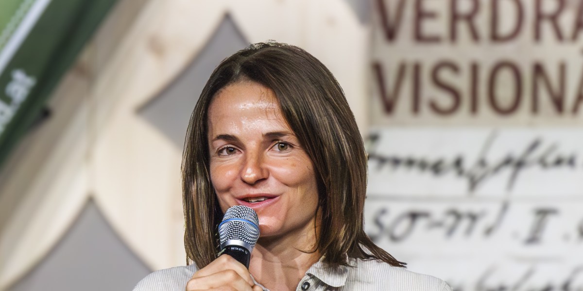 Babsi Zangerl bedankt sich für die Auszeichung bei der Verleihung des Paul Preuss Preis 2026.