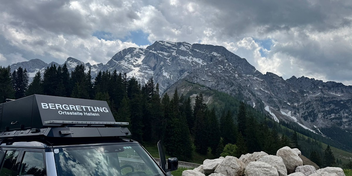 Gewitterfront im Anmarsch: Hubschrauber rettet erschöpfte Alpinisten