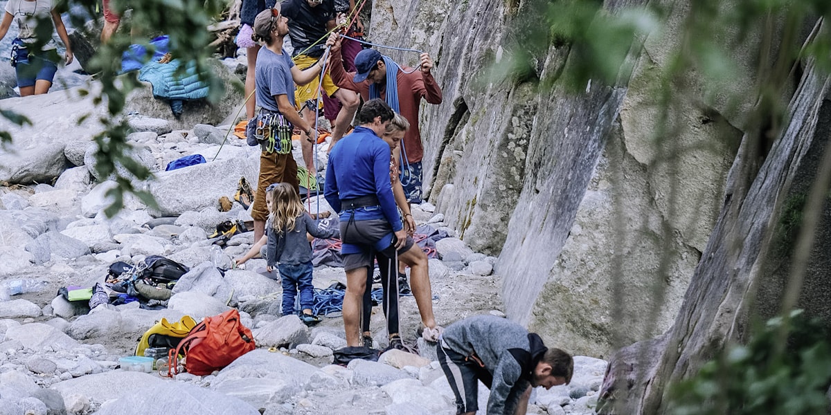 Ein ganz normaler Sommertag an den Ewigen Jagdgründen im Zillertal: Traumfels, kurzer Zustieg, dichte Bohrhaken – und selten ist man allein am Wandfuß.