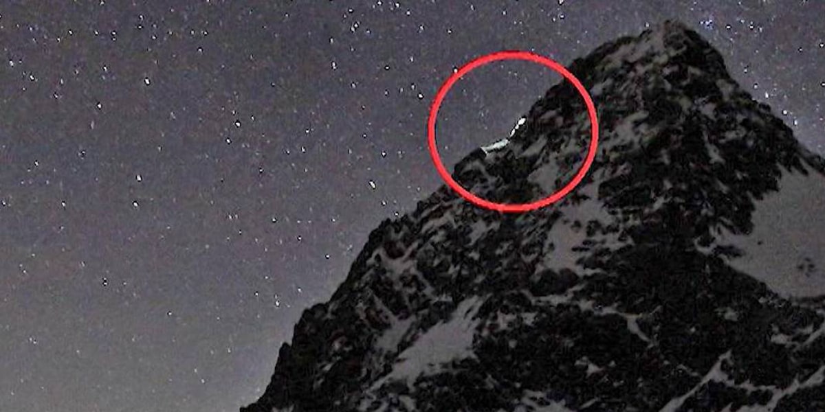 Nächtliche Aufnahme der Seilschaft im oberen Drittel des Stüdlgrats.