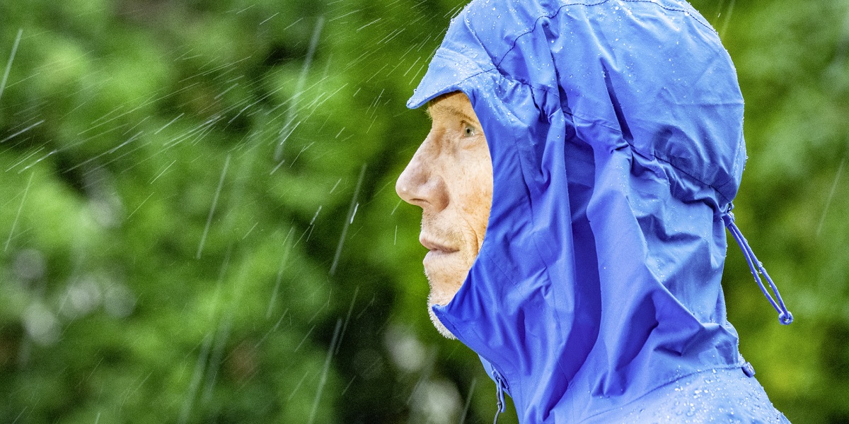 Produkttest Leichte Regenjacken 2024: Zehn leichte Regenjacken im Vergleich.