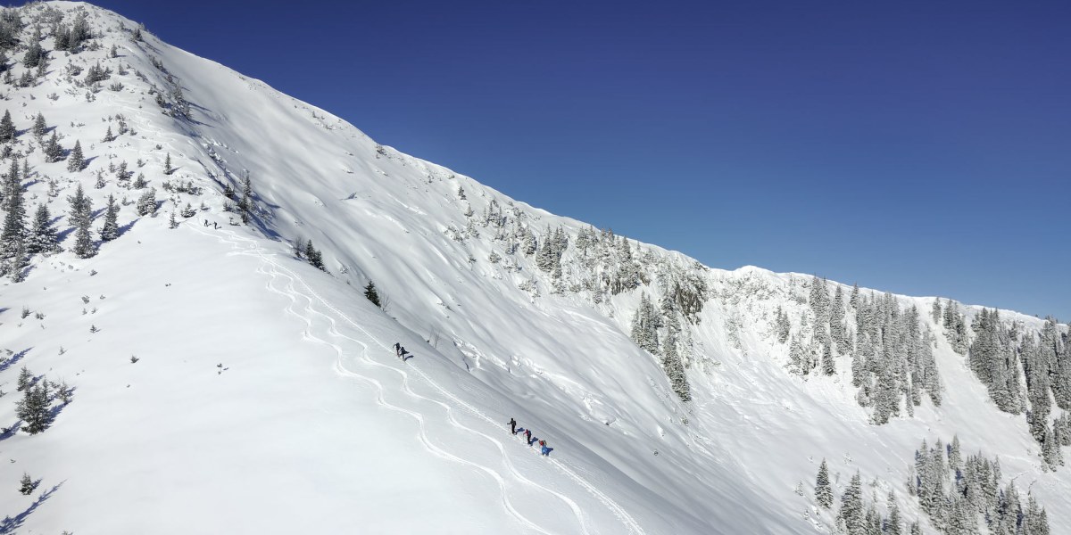 Die Tour auf den 1940 Meter hohen Fricken ist anspruchsvoll und bietet tolle Abfahrtsvarianten.