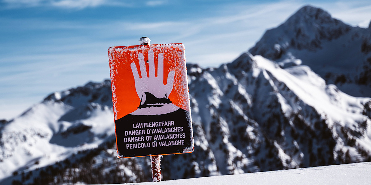In den Alpen viel am vergangenen Wochende viel Schnee, oft auf eine schlechte Unterlage. Das hat eine hohe Lawinengefahr zur Folge.
