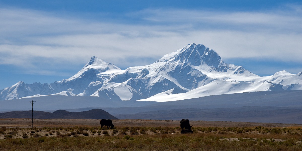 Blick auf die Shishapangma (8027 m) in Tibet, den vierzehnthöchsten Berg der Welt.