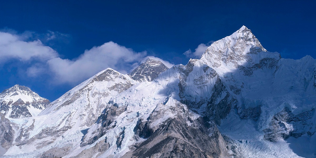 Jubiläumssaison am Everest: Sherpas erreichen Gipfel