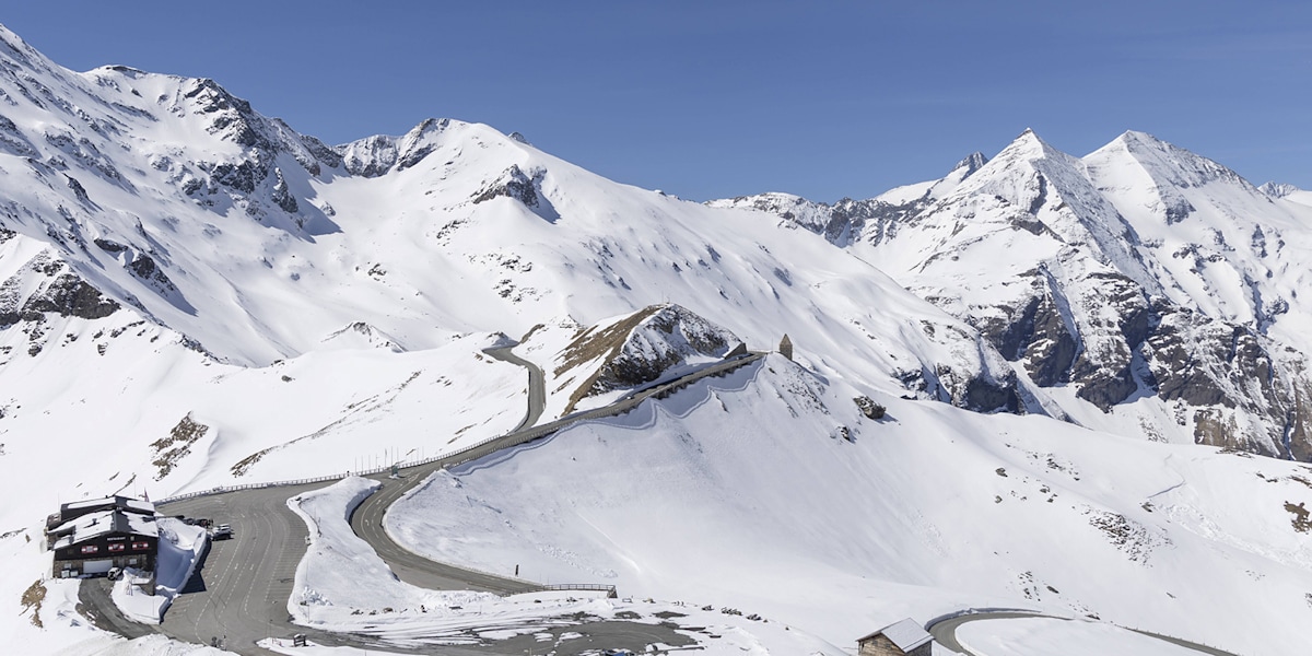 Blick auf die Hochalpenstraße im April 2026.