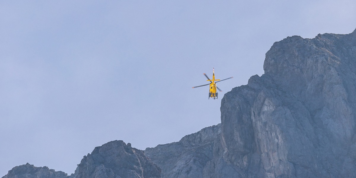 In Gletscherspalte eingeklemmt: Alpinistin am Dachstein gerettet (Symbolbild)