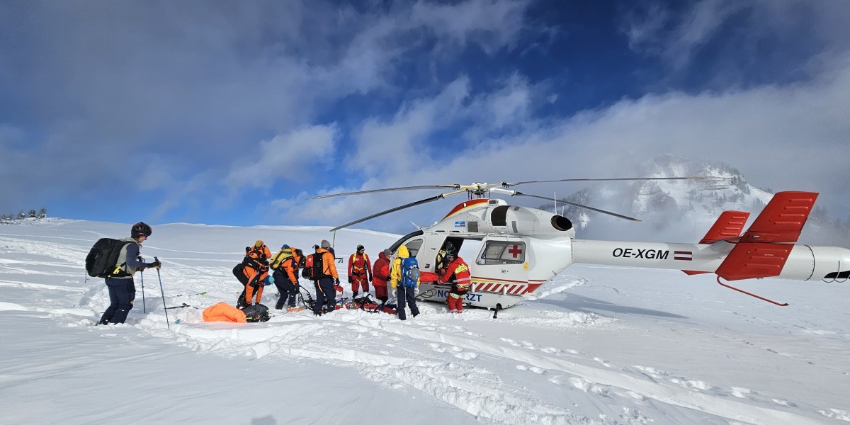 Der verletzte Skitourengeher wurde per Rettungshelikopter ausgeflogen.