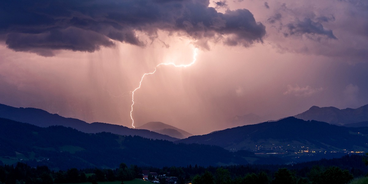 SYMBOLBILD: Gewitter in den Alpen.