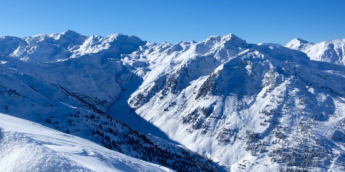 Fast 2 Meter tief verschüttet: Tourengeherin stirbt nach Lawine (Symbolbild)