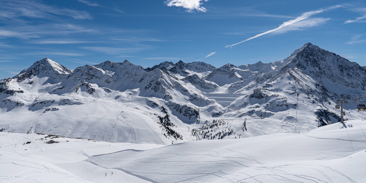 Der Gaiskogel (2820 m, links) vom Kühtaier Skigebiet aus gesehen. 
