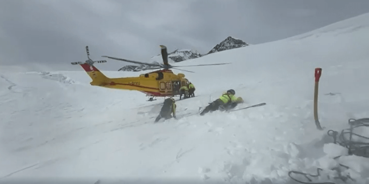 Die Bergrettung am Unfallort an der Piramide Vincent auf ca. 3900 Meter.