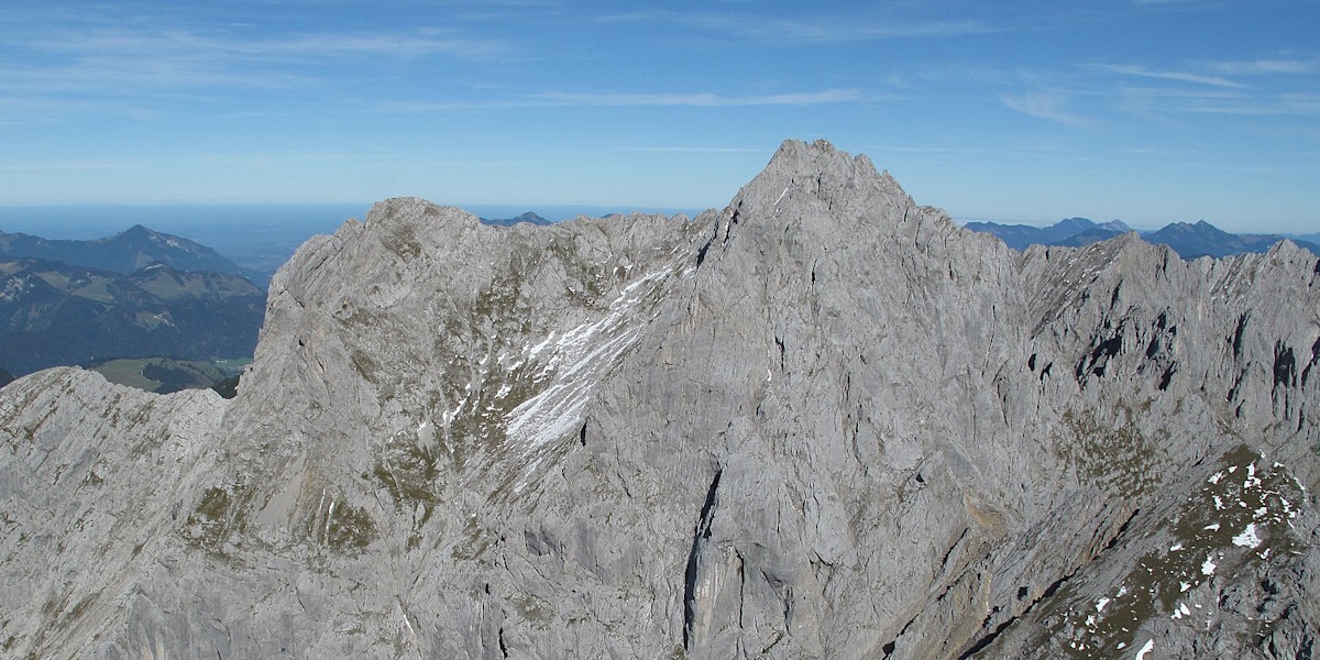 Kleine Halt, Gamshalt und Ellmauer Halt (v. li.), fotografiert vom Treffauer.
