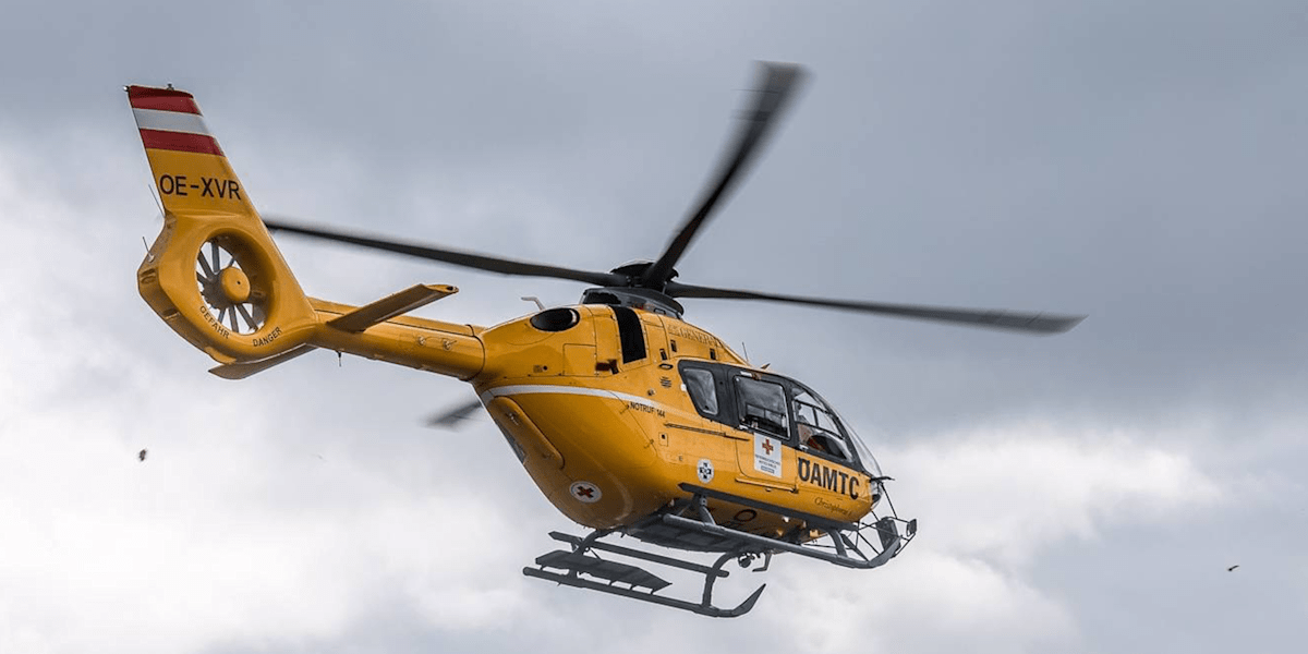 Ein Snowboarder musst nach dem Unglück ins&nbsp;Krankenhaus gebracht werden. (Symbolbild)