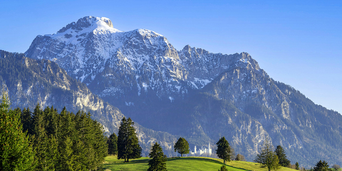 Blick auf den 12-Apostel-Grat am Säuling.