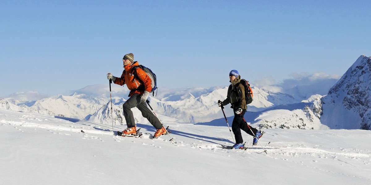 Wie der Einstieg ins Skitourengehen gelingt, erfahrt ihr in diesem Artikel.