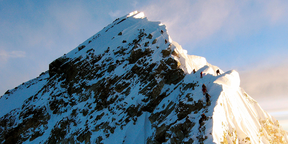 Mount Everest: Erster Gipfelerfolg der Saison