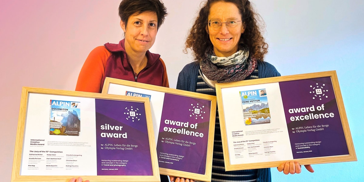 Das ALPIN-Grafikteam, Lu Schüller und Johanna Marxer, freut sich über die Auszeichnungen.