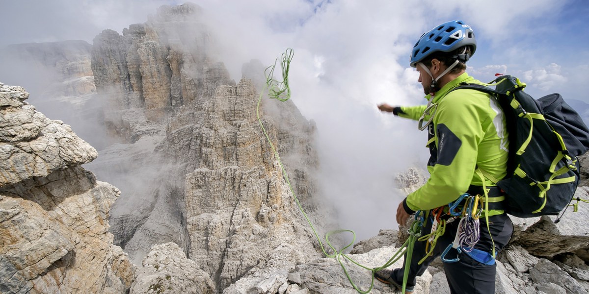 Abseilen in tiefe Schluchten: Zauber der Vertikalen beim Abstieg vom Torre di Brenta.