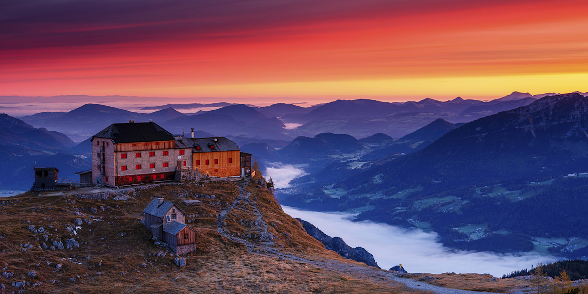 Watzmannhaus bei Morgendämmerung im Nationalpark Berchtesgaden (Symbolbild - keine aktuellen Verhältnisse)