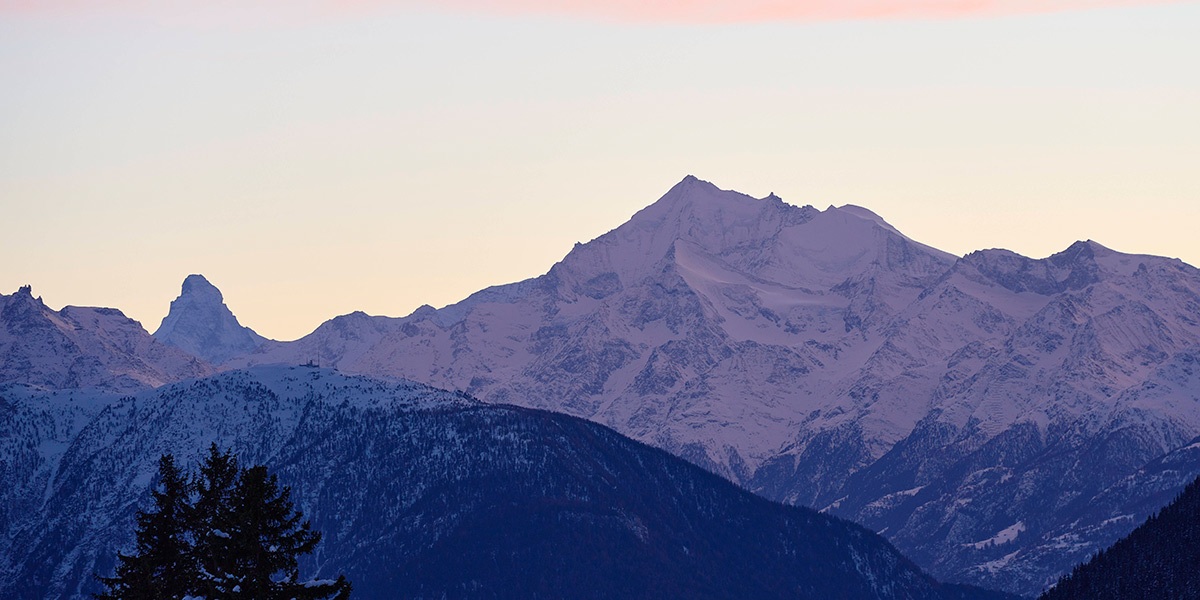 Weisshorn und im Hintergrund das Matterhorn