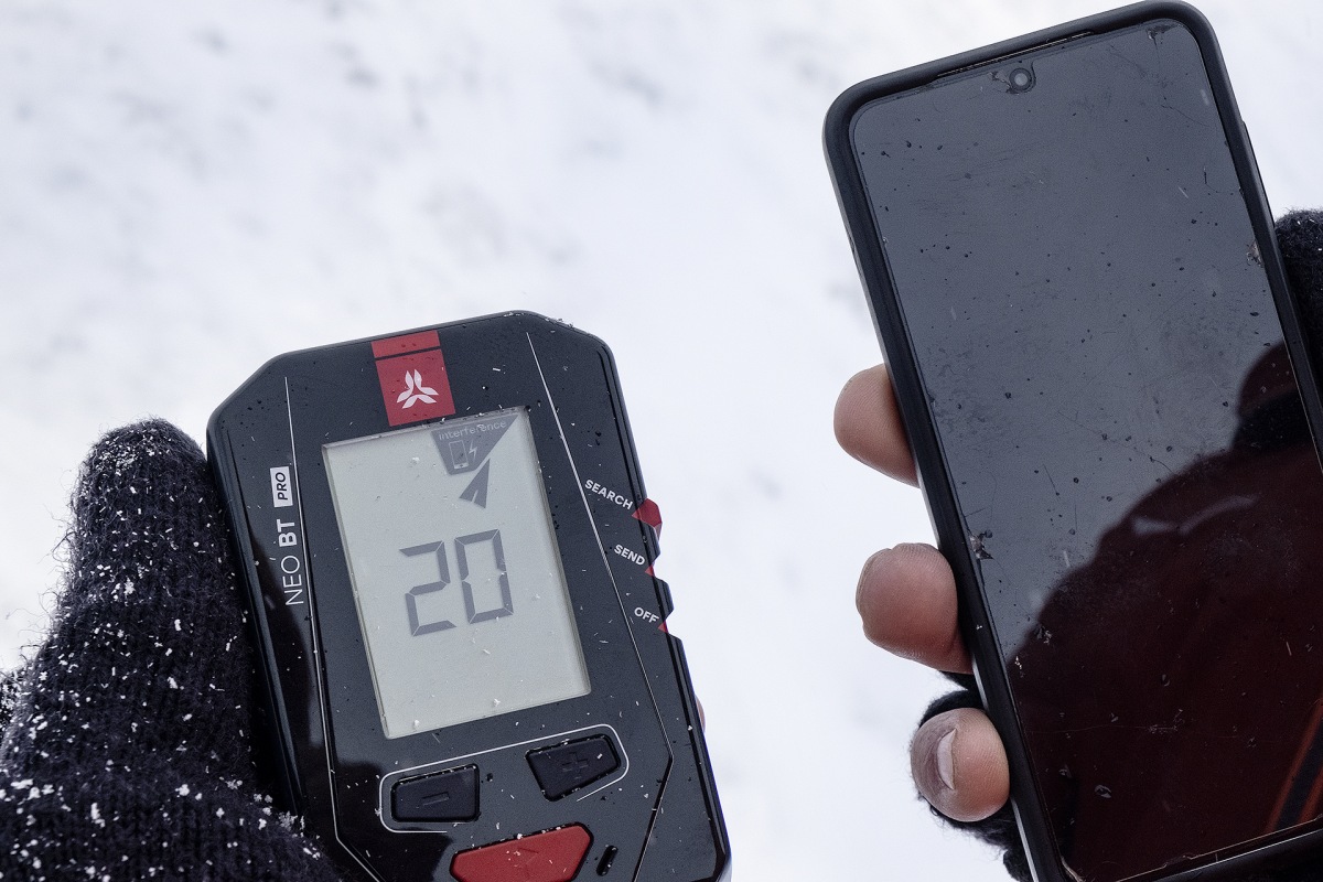 Notfallausrüstung So stören Smartphone und GPS dein LVS