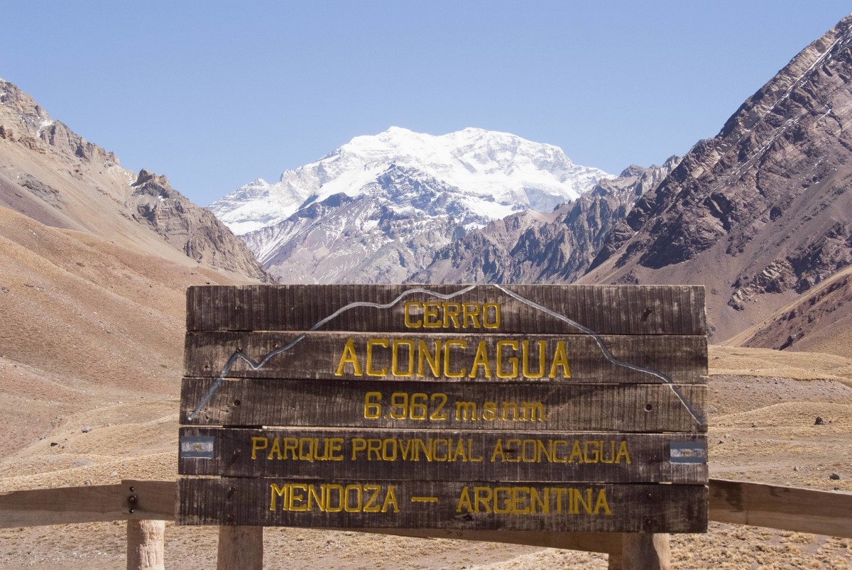 <p>Das Ziel im Blick und doch (noch) so fern: Der höchste Berg Südamerikas.</p>