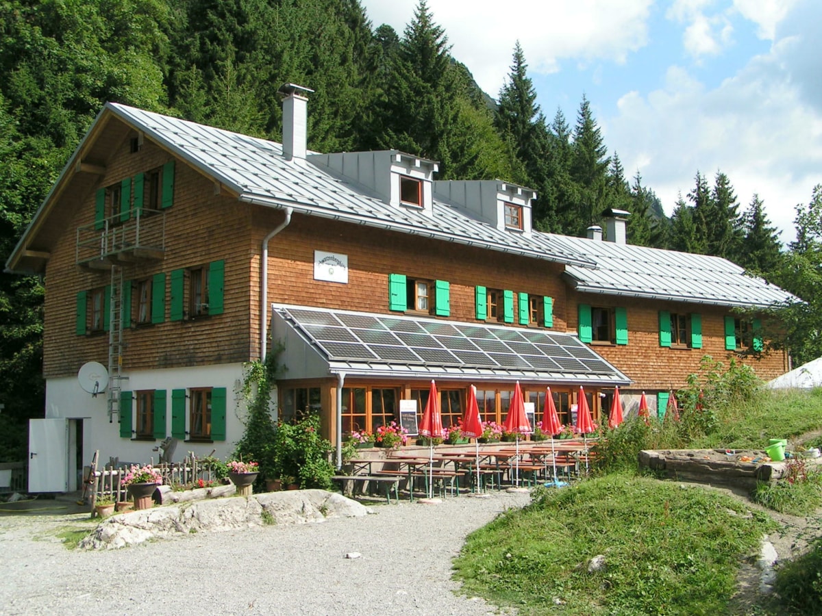 Schwarzenberghütte (1380 m)