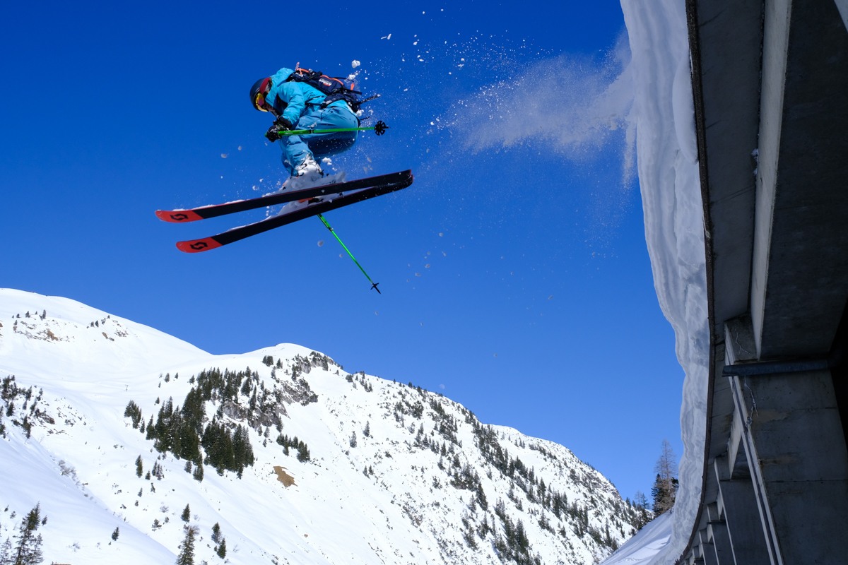 <p>Flying high in Warth. Ein Ski-Testers-Traum!</p>