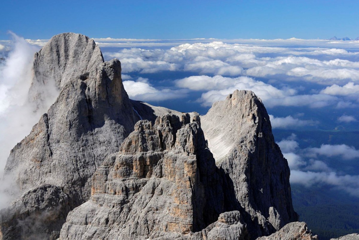 <p>Der Rosengarten mit Rosengartenspitze, Vajolettürme und König Laurin Wand, gesehen vom Kesselkogel.</p>