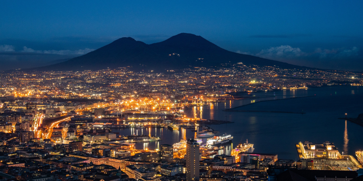 Platz fünf: "Vesuv mit der Millionenmetropole Neapel" (357 Punkte)