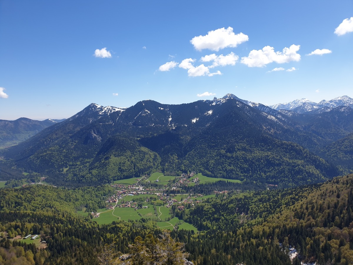 Blick über das Bergsteigerdorf Kreuth