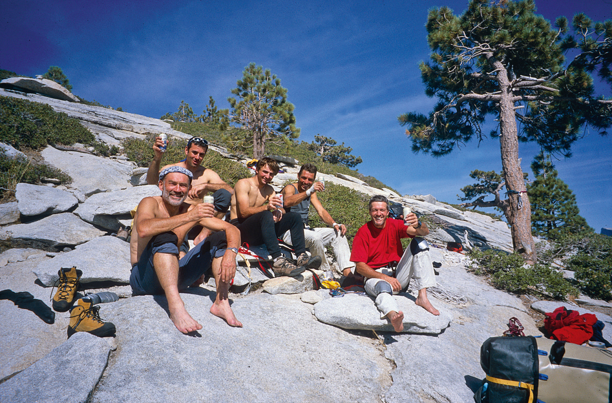<p>Das Ende eines Traums und einer vertikalen Reise durch die "Nose" am Gipfelplateau des El Capitan: mit Ueli Bühler, Ueli Steck, Robert Bösch und Bernhard Russi.</p>
