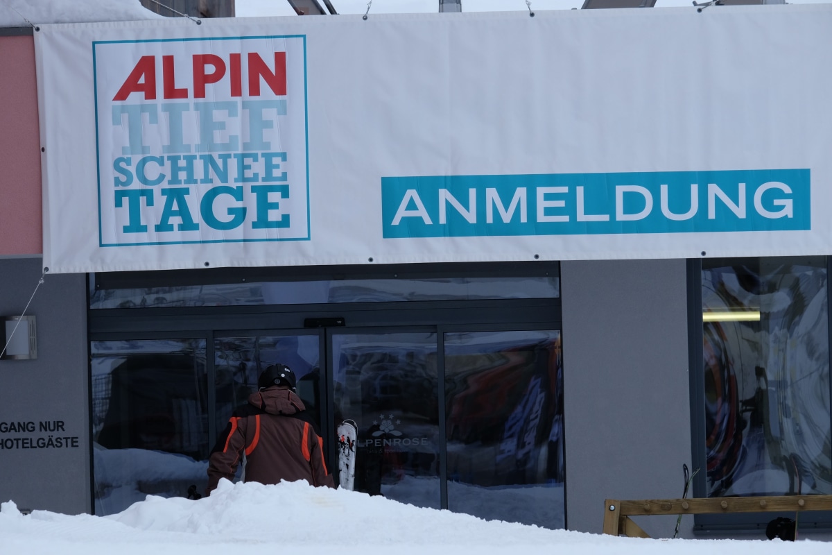 <p>ALPIN erwartet die Teilnehmer im Untergeschoss des Hotels Alpenrose. </p>