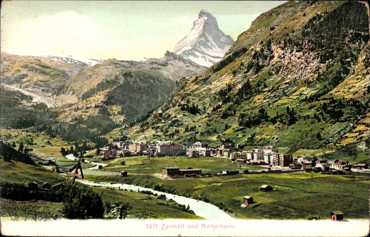 <p>Der Name Matterhorn leitet sich aus den Worten "<strong>Matte und  Horn"</strong> ab. "Matte" steht im Walliser Dialekt für Wiese, „Horn“ bedeutet so viel  wie Gipfel. Gemeint ist wahrscheinlich die Wiese unterhalb der Gornerschlucht,  auf der das heutige Zermatt ("Zur Matte") steht. Die Einheimischen Walliser  nennen das Matterhorn übrigens "<strong>ds Horu"</strong>. Im Französischen heißt es <strong>Mont Cervin</strong>  und die Italiener nennen es <strong>Monte Cervino</strong>.</p>
