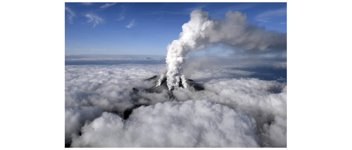 Aschewolke von mehr als drei Kilometern