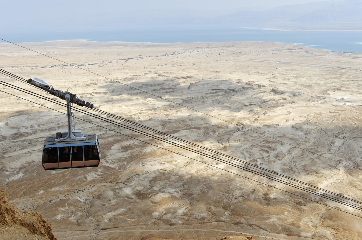 <p>Die Masafabahn in Israel ist die <strong>am tiefsten gelegene Luftseilbahn</strong> der Welt. Sie verläuft nahezu vollständig unterhalb des Meeresspiegels. </p>