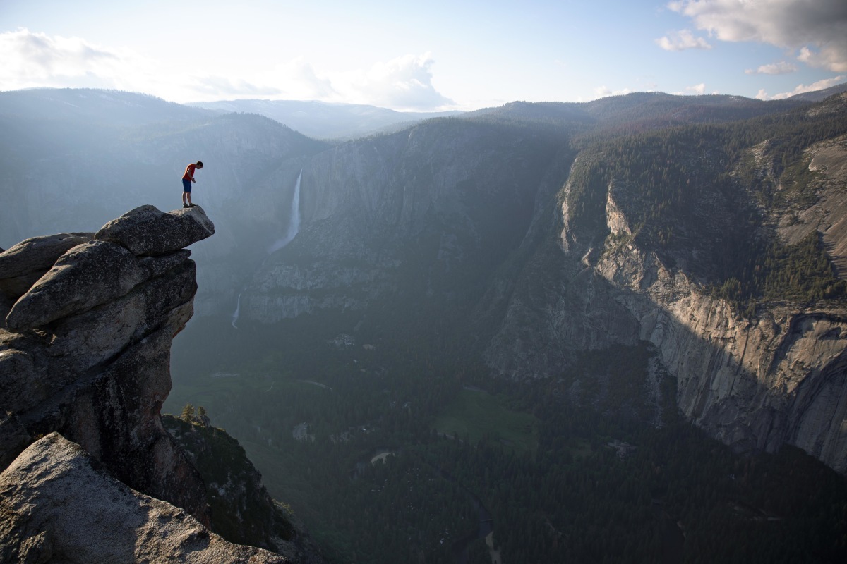 <p><strong>Spiegel Online: </strong></p><p>"Die Dokumentation 'Free Solo' wird vom adrenalingetriebenen Bergsteiger-Abenteuer zum stillen Porträt eines Getriebenen. Ein aufreibendes Filmerlebnis zwischen Höhenflug und Höhenangst."</p>