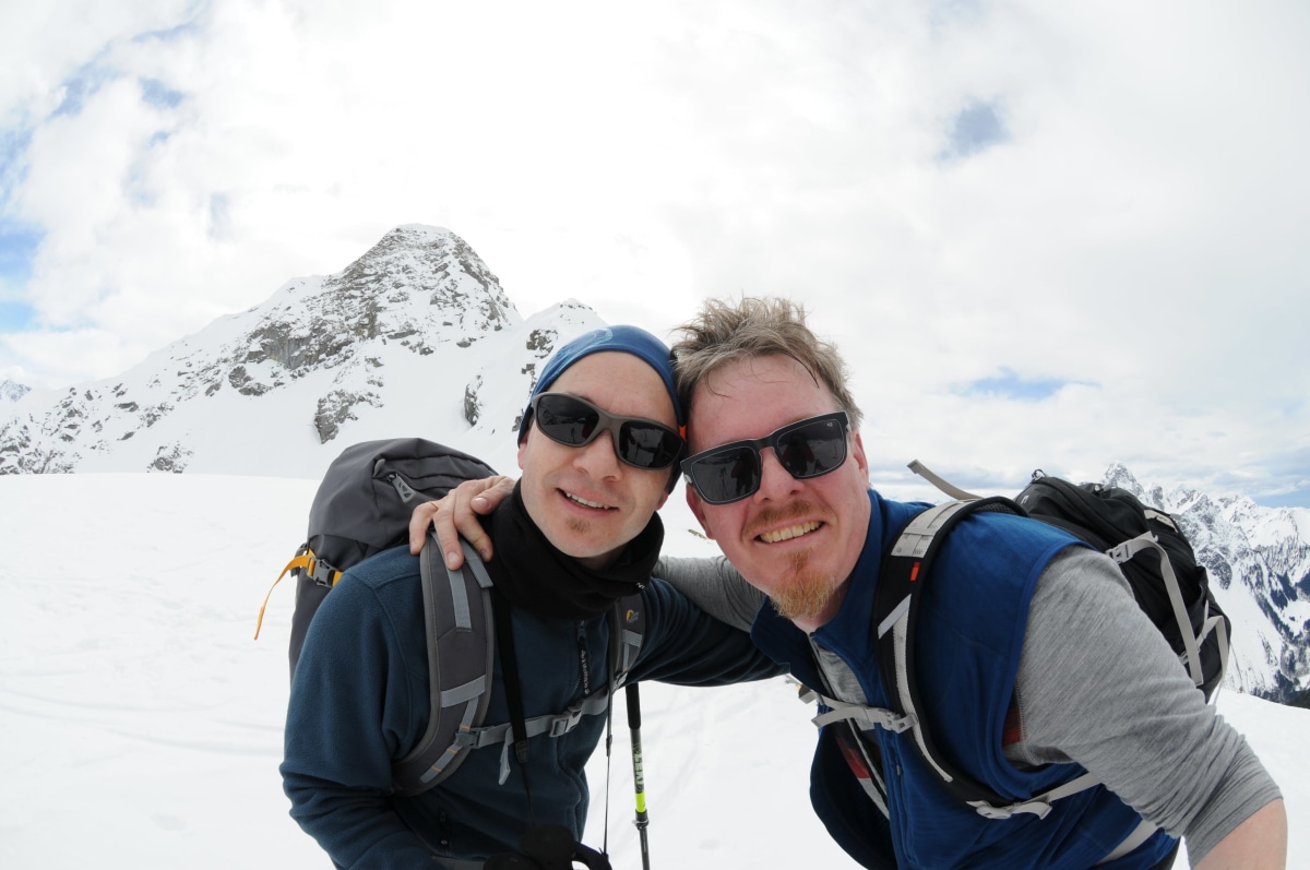 <p>Posen fürs Gipfelfoto: Zwei glückliche Teilnehmer. </p>