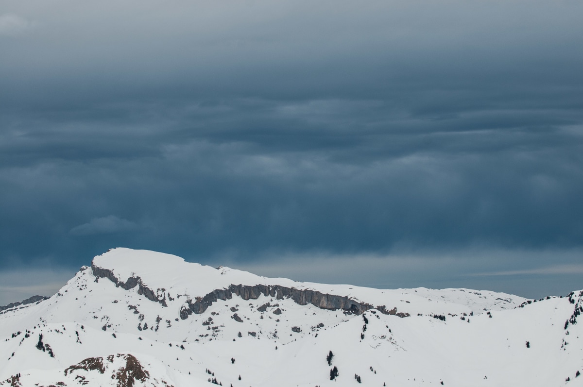 <p>Der Hohe Ifen: Blick auf das Gipfelplateau eines markanten Berges. </p>