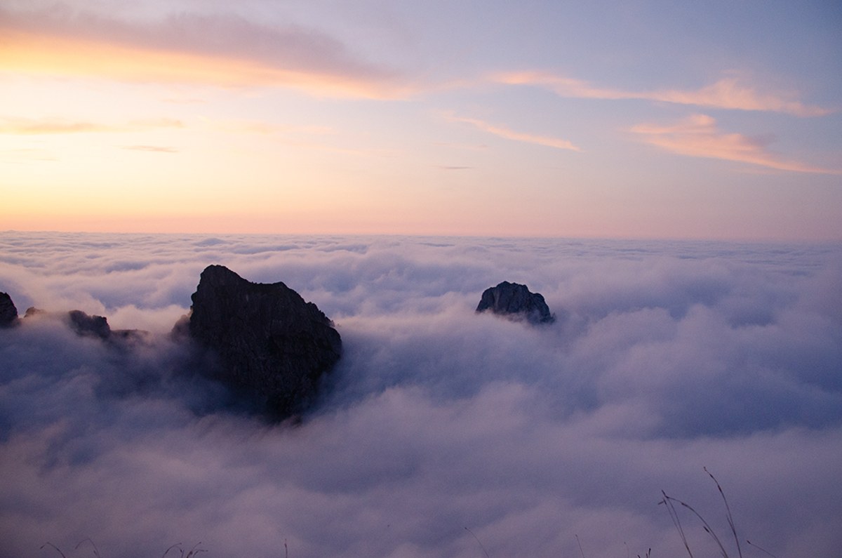 <p>Wolkenmeer – Gumpenkarspitze und Geiselstein heben sich aus  den Wolken wie Inseln hervor. </p>