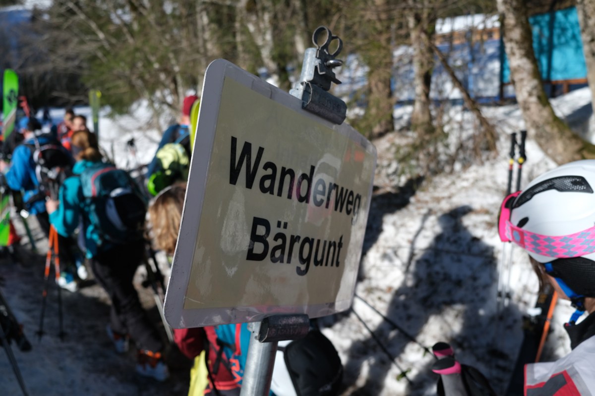 <p>Skitour ins Bärgunttal mit gleichnamiger Hütte (Bärgunthütte)  und Aufstieg auf die Höferspitze 2131m.</p>