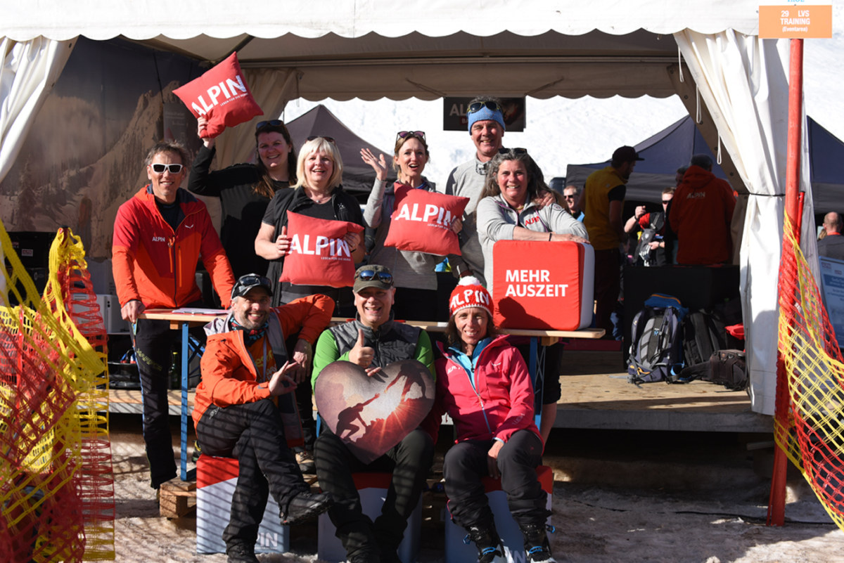<p>Das ALPIN-Team sagt Danke an alle Teilnehmer, Bergführer, Industriepartner, Organisatoren und natürlich an Sport Conrad für das wahnsinnig schöne, sonnige Wochenende im Kleinwalsertal. Wir freuen uns schon auf die nächsten Tiefschneetage.</p>