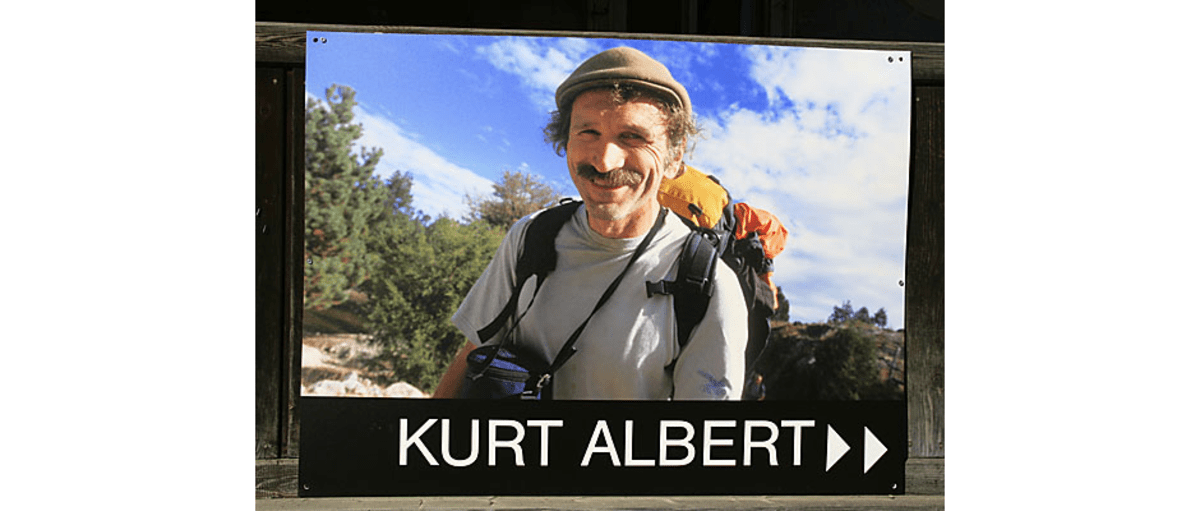 Wegweiser zur Gedenkfeier für Kurt Albert