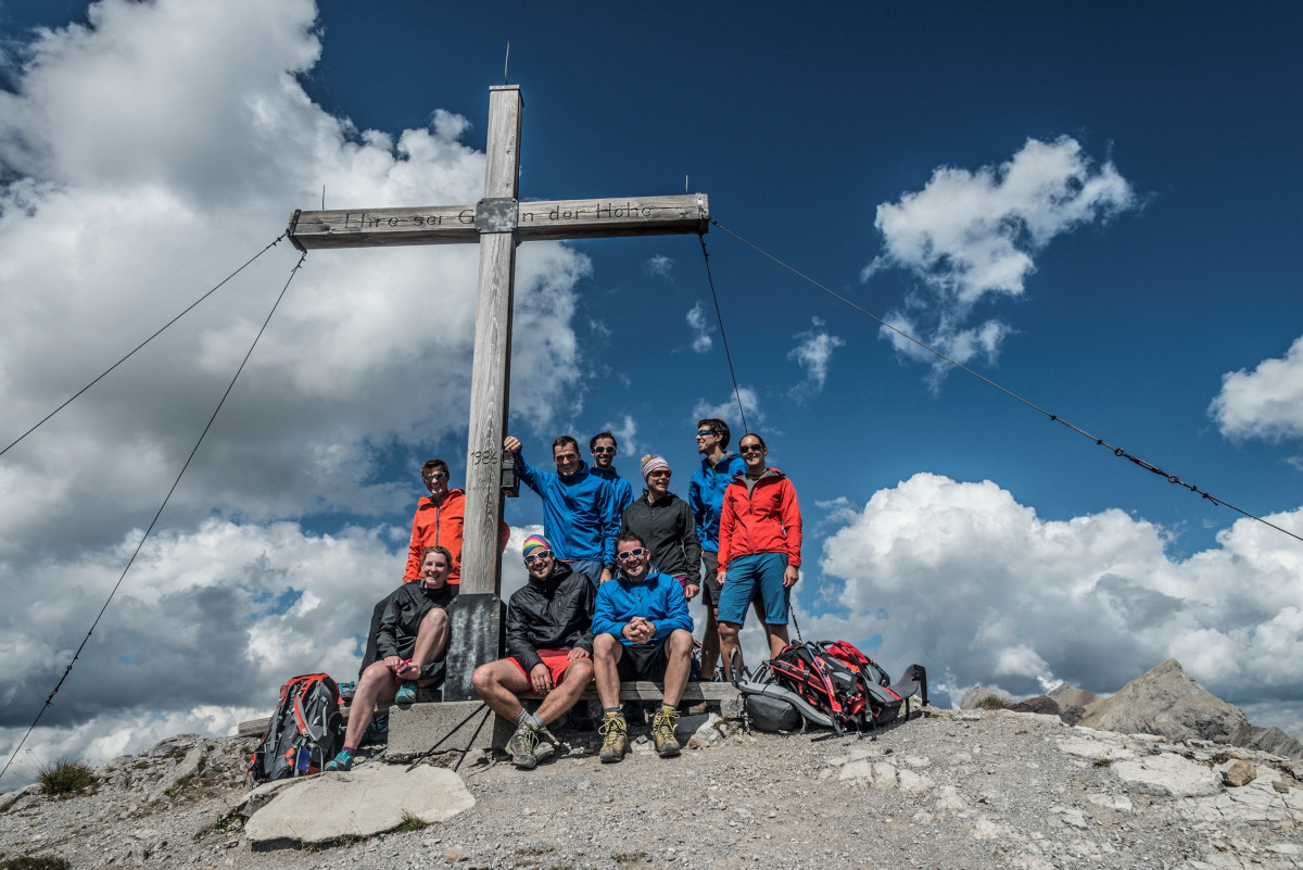 <p>Am höchsten Punkt der Tour: Gruppenfoto auf der Samspitze (2624m). </p>