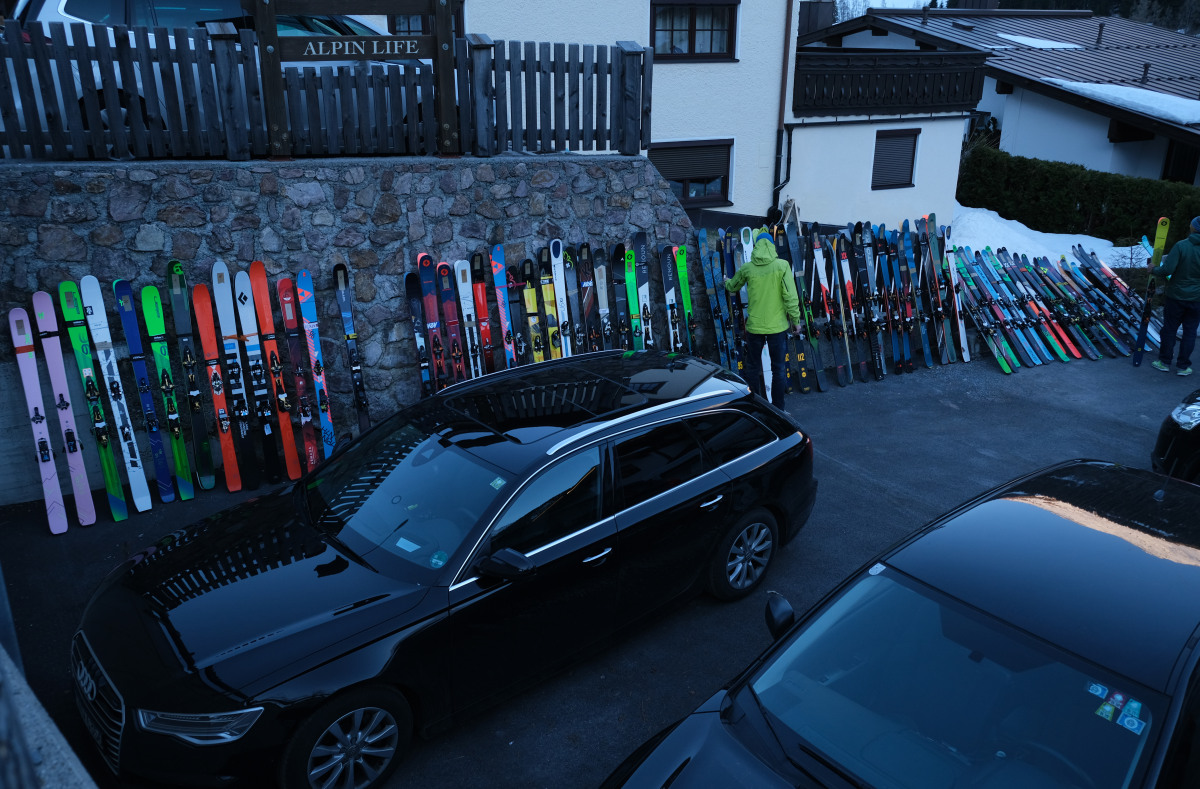 <p>Da kommen schon en paar dutzend paar Ski zusammen ...</p>